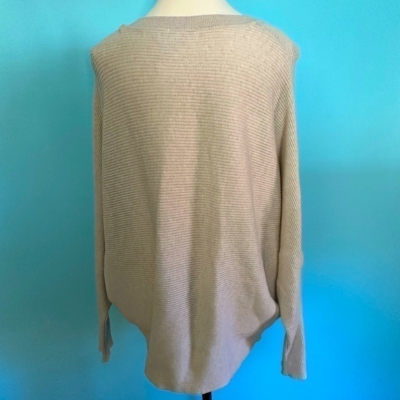 Women’s Long Sleeve Sweater in Cream - Size Large - MINT Condition - Picture 2 of 4